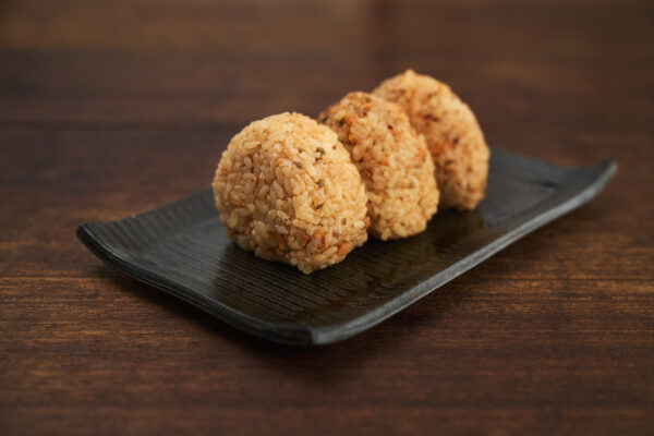 シャケとスパイスのおにぎり